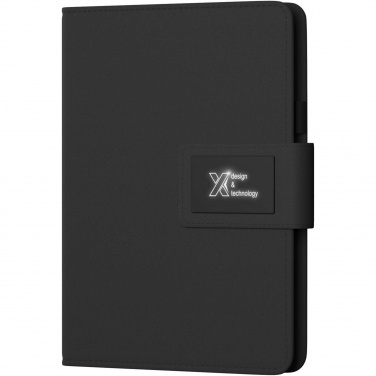 Logotrade Werbeartikel das Foto: SCX.design O16 A5 Notizbuch mit Powerbank und Leuchtlogo