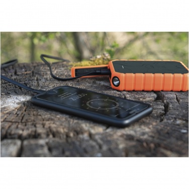 Logotrade Firmengeschenke das Foto: Xtorm XR201 Xtreme 20 W 10.000 mAh QC3.0 wasserdichte, robuste Powerbank mit Taschenlampe