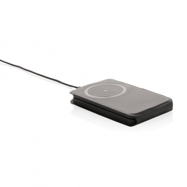 Logotrade werbemittel das Foto: Swiss Peak 15W 3-in-1 magnetischer Wireles Charger aus rPU