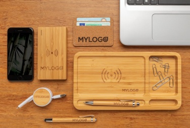 Logotrade Logogeschenke das Foto: Bambus Schreibtisch-Organizer mit 5W Wireless Charger