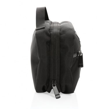 Logotrade Werbegeschenke das Foto: Swiss Peak AWARE™ RPET Voyager Kosmetiktasche