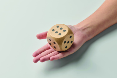 Logotrade Werbeartikel das Foto: Spielwürfel Schima-Holz Ø 5cm