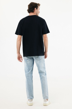 Logotrade Firmengeschenke das Foto: IQONIQ Nikko Heavyweight T-Shirt aus recycelter Baumwolle