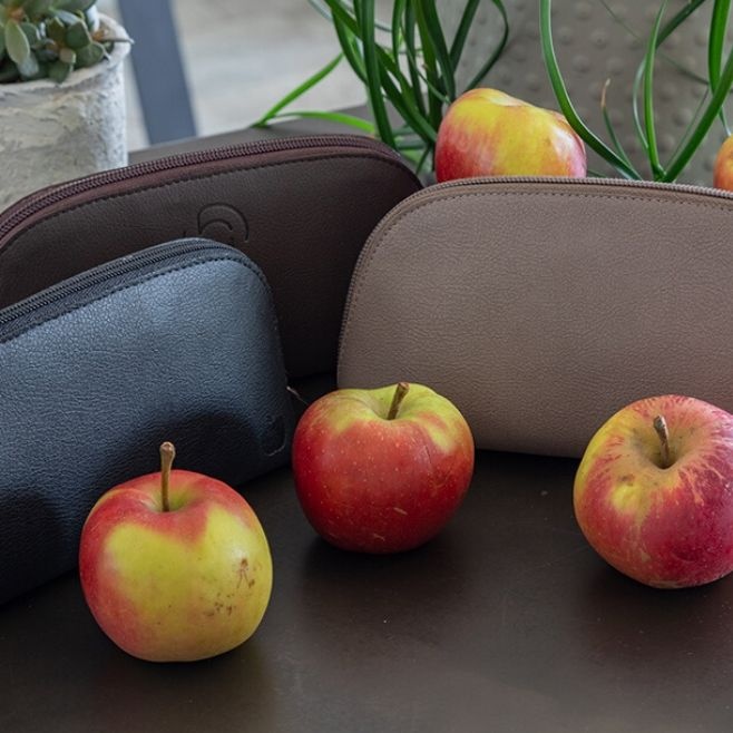 Logotrade corporate gifts photo of: Apple Leather Toiletry Bag