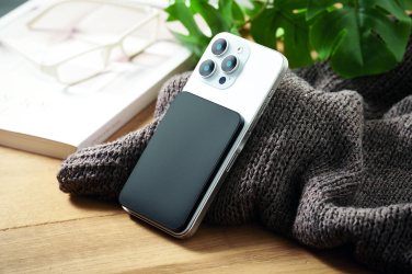 Logo trade promotional giveaways image of: Slim magnetic power bank 20W