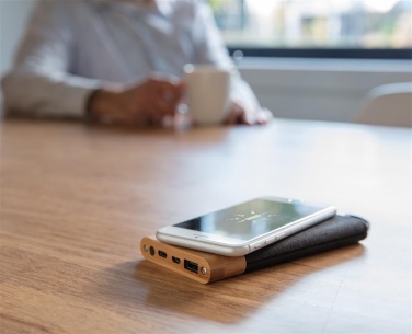 Logotrade firmakingituse foto: Ärikingitus: Bamboo X wireless charging 5000 mah powerbank, brown