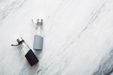 Logotrade ärikingituse foto: Vinga klaasist Lean klaasist veepudel