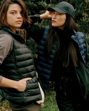 Logo trade reklaamkingituse pilt: Iqoniq Meru naiste taaskasutatud polüestrist vest