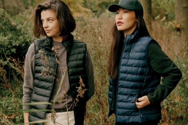 Logotrade ärikingituse foto: Iqoniq Meru naiste taaskasutatud polüestrist vest