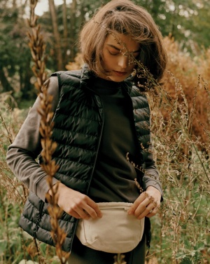 Logo trade ärikingi pilt: Iqoniq Meru naiste taaskasutatud polüestrist vest