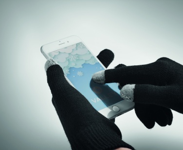 Logo trade ärikingi pilt: Talvekomplekt taaskasutatud materjalist, kindad, müts ja sall