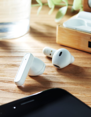 Logotrade ärikingitused pilt: OREBAM TWS kõrvaklapid bambusest ümbrises