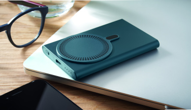 Logo trade firmakingitused foto: PAWTT juhtmeta laadija akupank