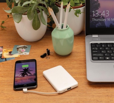 Logotrade liikelahjat mainoslahjat tuotekuva: Reklaamtoode: 5.000 mAh Pocket Powerbank with integrated cables, white