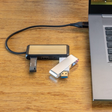 Logotrade mainoslahjat kuva: Link RCS kaksoistulo USB-hub kierrätysmuovia ja bambua