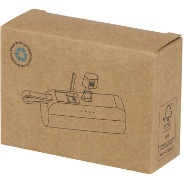 Logotrade verslo dovanos nuotrauka: „Alnair“ 5000 mAh 10 W perdirbto plastiko C tipo išorinė baterija su integruotu atlenkiamu stovu ir 2 viename laidu