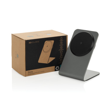 Logotrade biznesa dāvanas foto: Terra alumīnija 15 W magnētiskais bezvadu uzlādes tālruņa statīvs