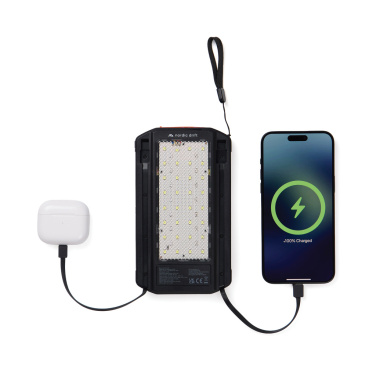 Logotrade korporatīvās dāvanas foto: Nordic Drift Titan 10.000mAh saules enerģijas lādētājs ar 3 paneļiem