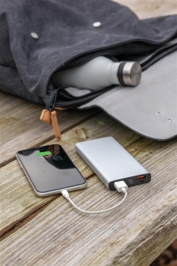 Логотрейд pекламные подарки картинка: Meene: Aluminum 18W 10.000 mAh PD Powerbank, silver