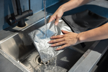 Логотрейд pекламные cувениры картинка: Складной ланч-бокс Snackstrap AWARE™ RPET 30x20 см