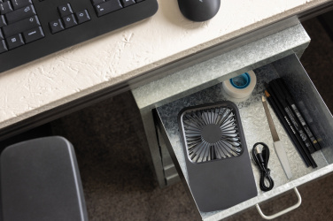 Логотрейд pекламные подарки картинка: Настольный вентилятор Aervina RCS из переработанного пластика с возможностью подзарядки