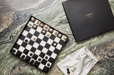 Logotrade reklamprodukter bild: VINGA Chess coffe table game