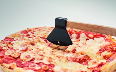 Logotrade kampanjprodukter bild: Pizzaskärare med bambuhandtag