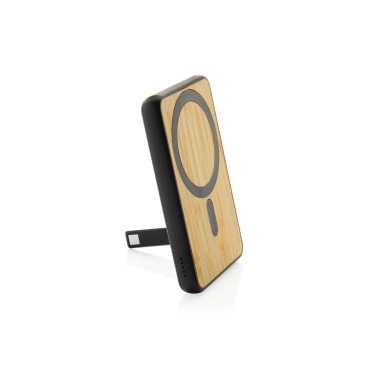 Logotrade reklamprodukter bild: Zen RCS plast 5000 mah 5W magnetisk powerbank i bambu