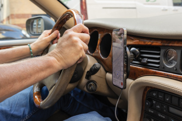 Logotrade profilreklam bild: PowerCruze RCS rplastic 15W magnetisk laddnings- bilhållare