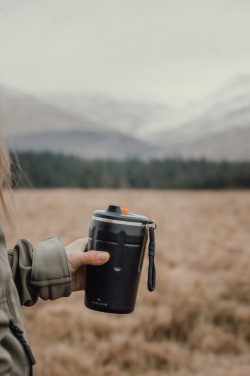 Logotrade profilreklam bild: Nordic Drift Trail RCS låsbar och läckagesäkra kaffemugg 350